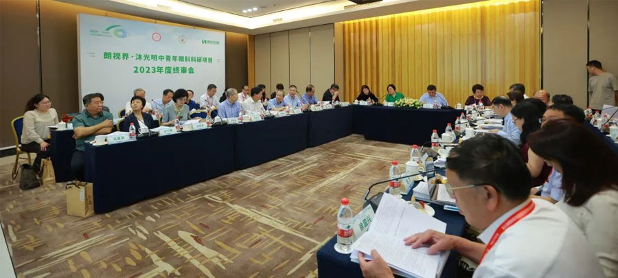 2023年8月3日,由白求恩公益基金會主辦的“朗視界·沐光明中青年眼科科研項目”2023年度項目終審會,在重慶順利召開。